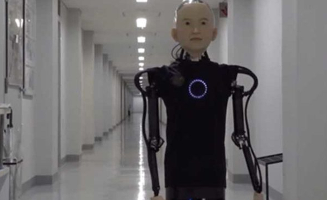 Japonya’da küçük bir çocuk görünümünde robot üretildi