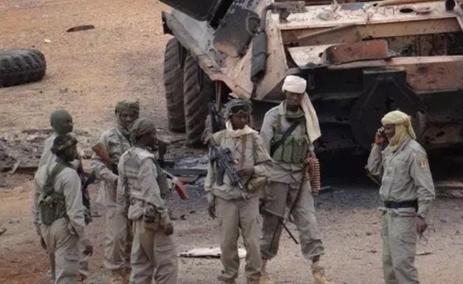 Mali'de bin 500 isyancı silah bıraktı