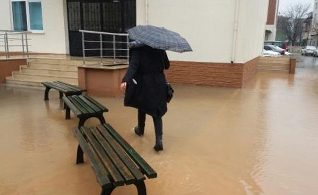 Güney Kıbrıs genelinde 10 okul yağıştan büyük zarar gördü