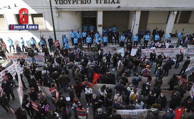 Μισθολογική διαμαρτυρία γιατρών και ιατρικού προσωπικού στην Αθήνα
