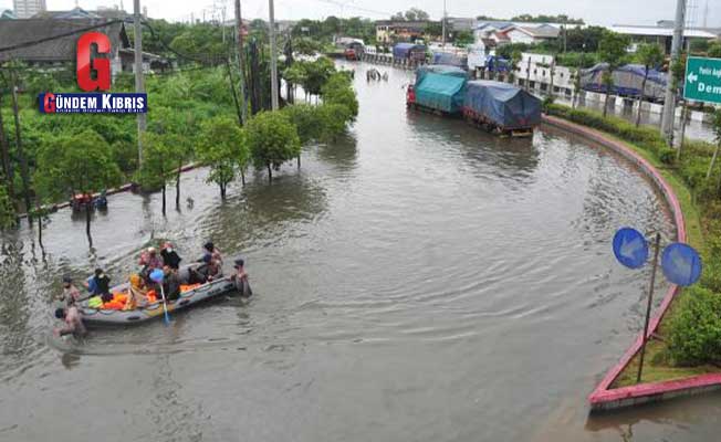 Χιλιάδες σπίτια πλημμύρισαν στην Ινδονησία
