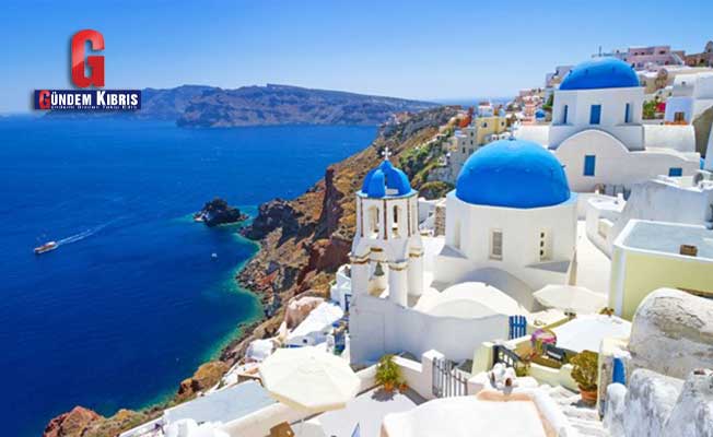 Τα τουριστικά έσοδα της Ελλάδας μειώθηκαν απότομα