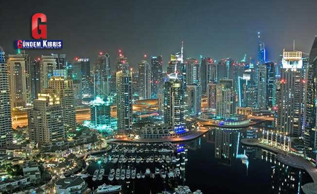 Οι πλούσιες συρρέουν σε πλωτές βίλες στο Ντουμπάι