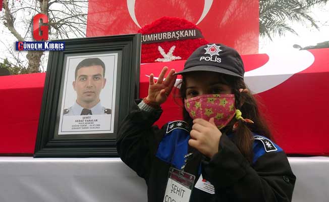 Ο Zeynep Sena έστειλε τον πατέρα του Γκαρά μάρτυρα Αχμέτ Γιαμπαλάκ με στρατιωτικό χαιρετισμό