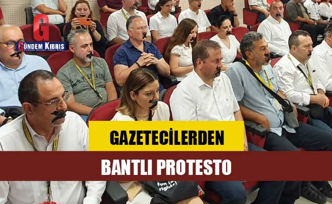 Gazetecilerden bantlı protesto