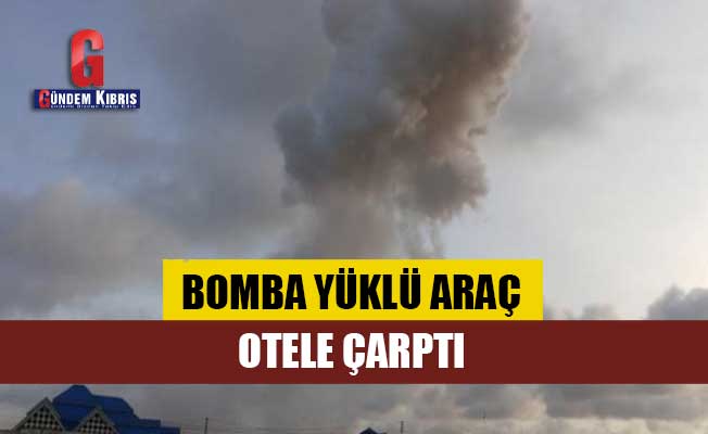 Somali'de bomba yüklü araç otele çarptı